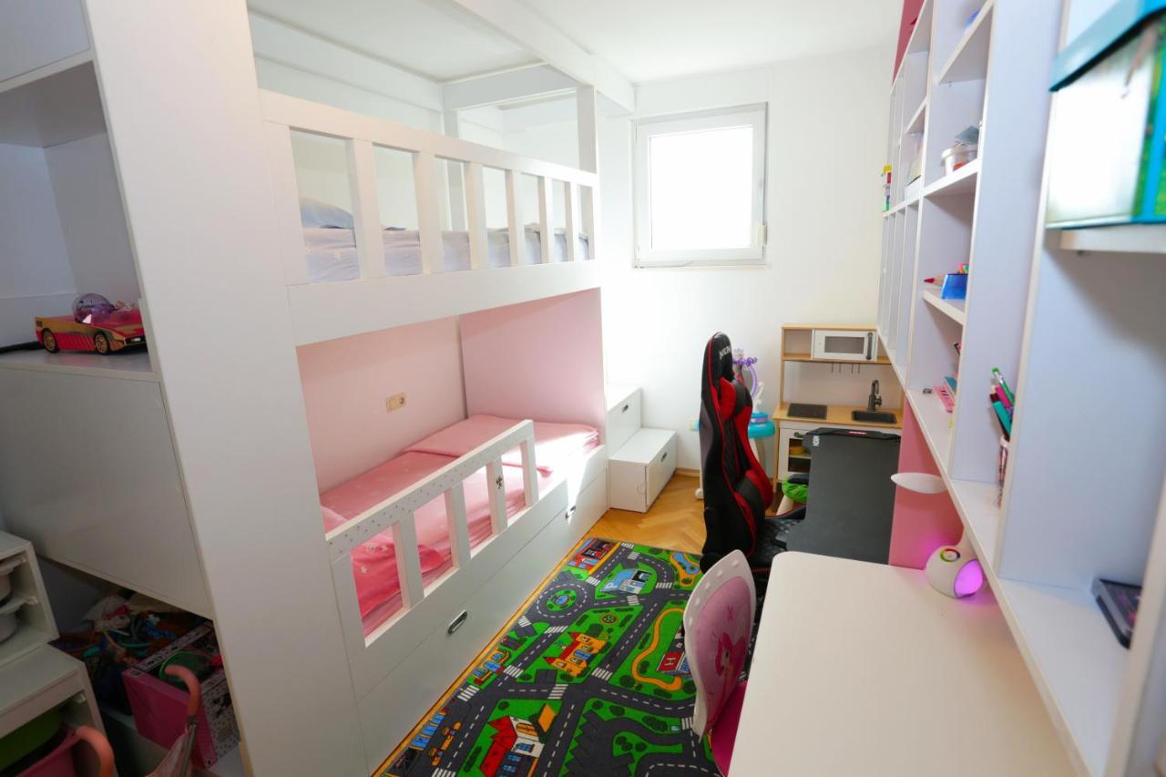 Luxury Family Apartment أوميس المظهر الخارجي الصورة